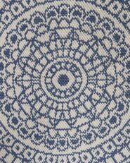 Outdoor Teppich blau / weiß ⌀ 140 cm zweiseitig YALAK Beliani.de