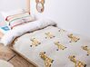 Bavlněná dětská deka s motivem žirafy 130 x 170 cm béžová CHILARI_905693