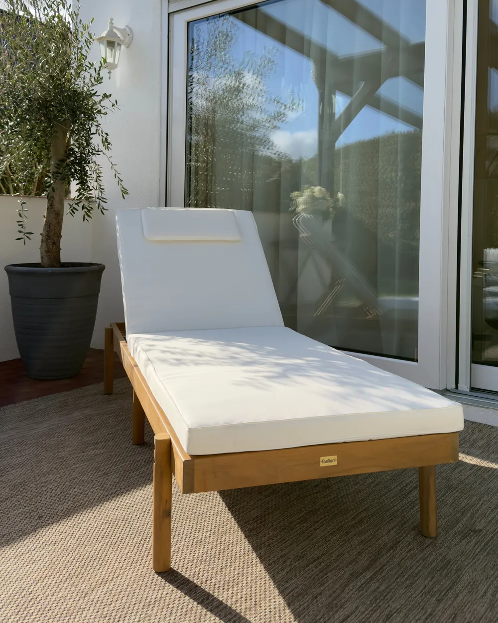 Sun Lounger with Cushion MARCETELLI Reclining Acacia Wood White_1068772