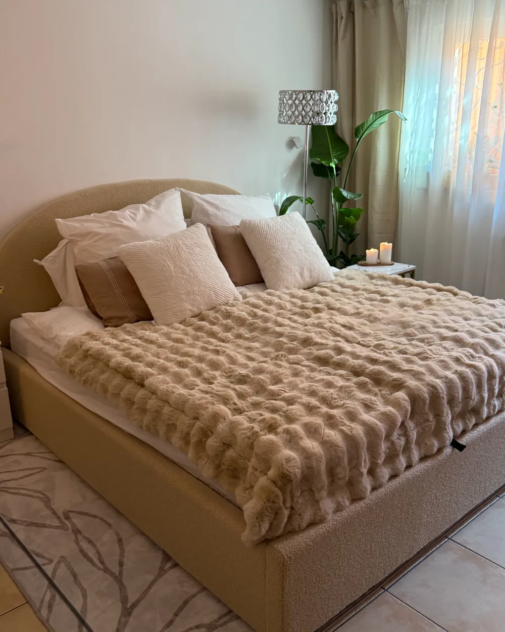 Ottoman Bed VAUCLUSE Boucle Beige 180 x 200 cm (EU Super King)_1071676