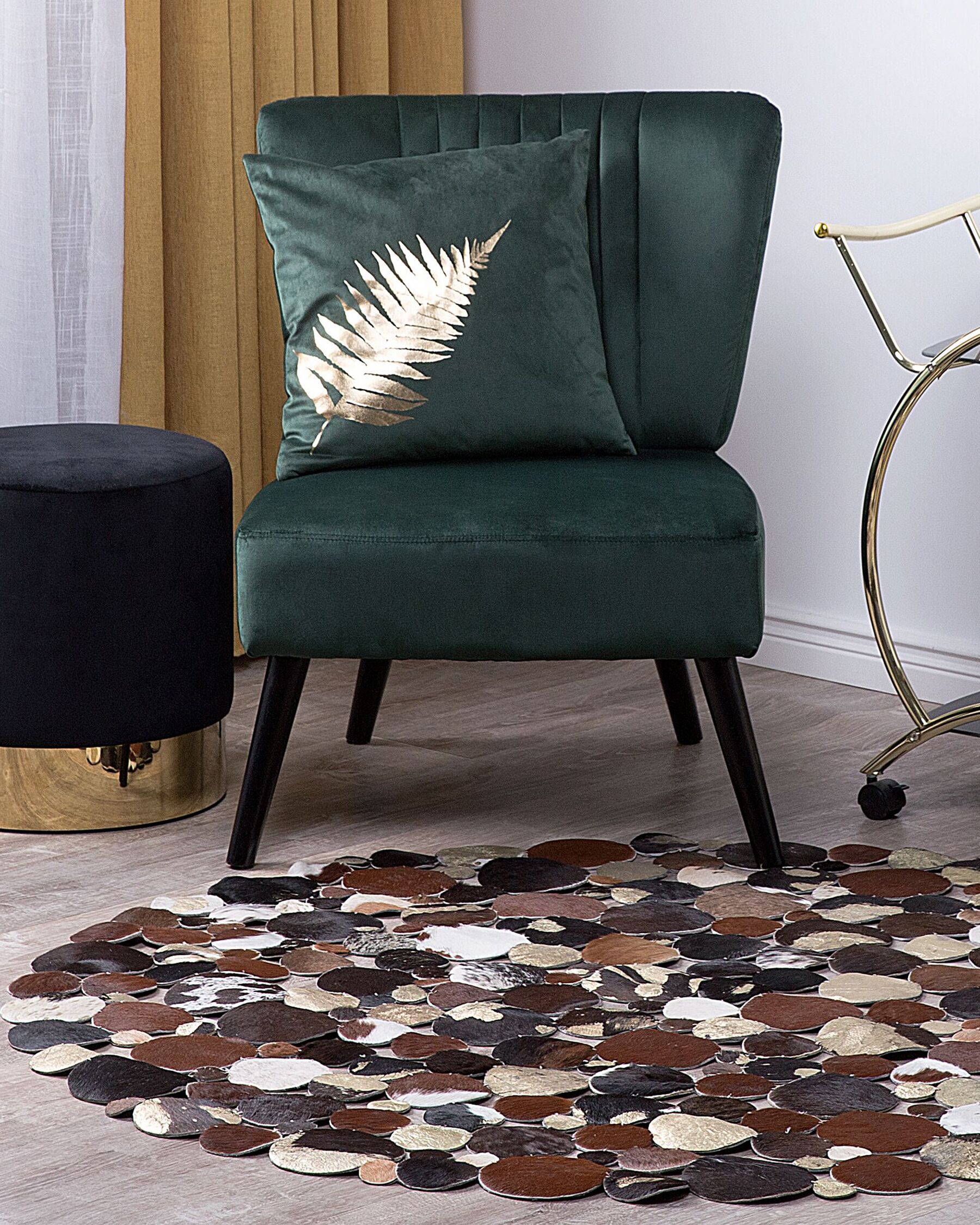 Round Cowhide Rug ⌀ 140 cm Multicolour SORGUN_738122