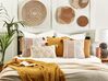 Bawełniana poduszka dekoracyjna w geometryczny wzór z frędzlami  45 x 45 cm jasny brąz z białym MALUS_838581