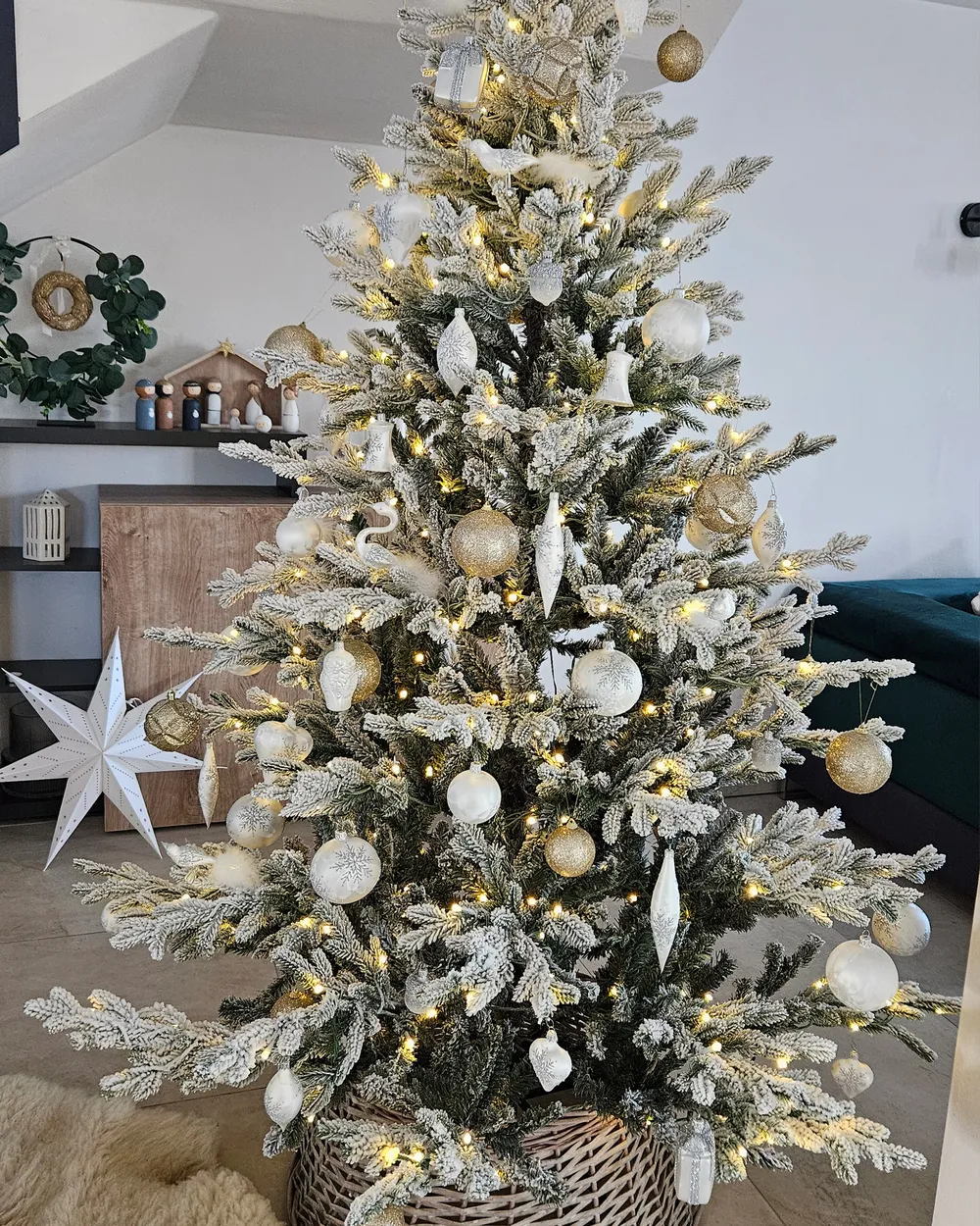 Artificial Snowy Christmas Tree BRISCO 180 cm White - Beliani.cz