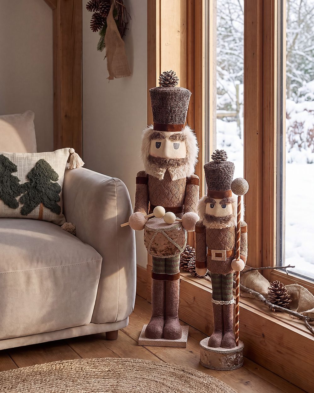 Set of 2 Figurines KOLARI 68/91 cm Nutcracker Brown