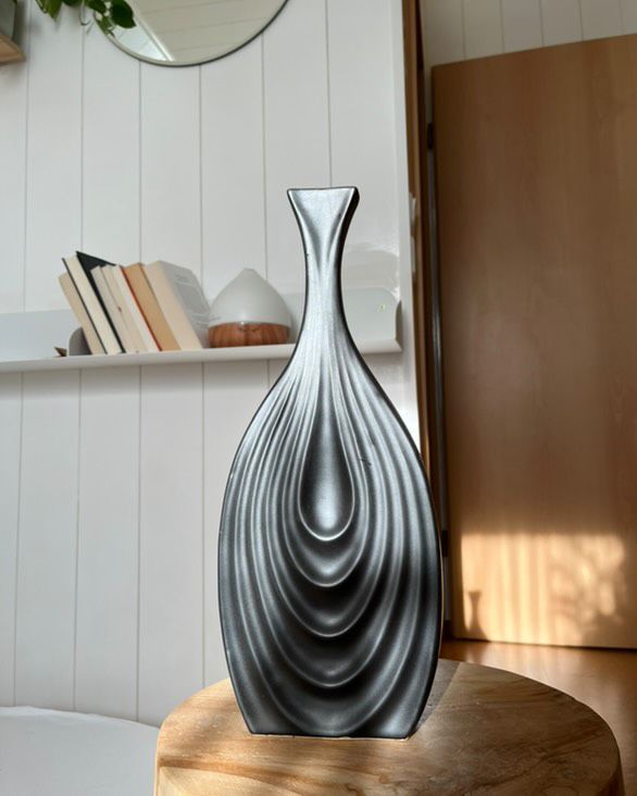 Vaso Moderno In Ceramica Bianca - Design Artistico A Doppia Mano, 32cm, Per Interni - Foto 10