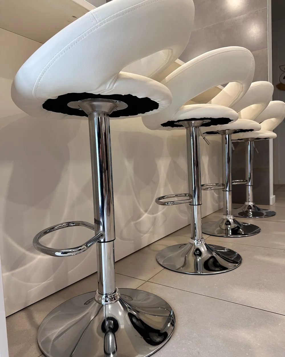 Beliani Sgabelli In Ecopelle Bianca Comodino Sgabello Contenitore