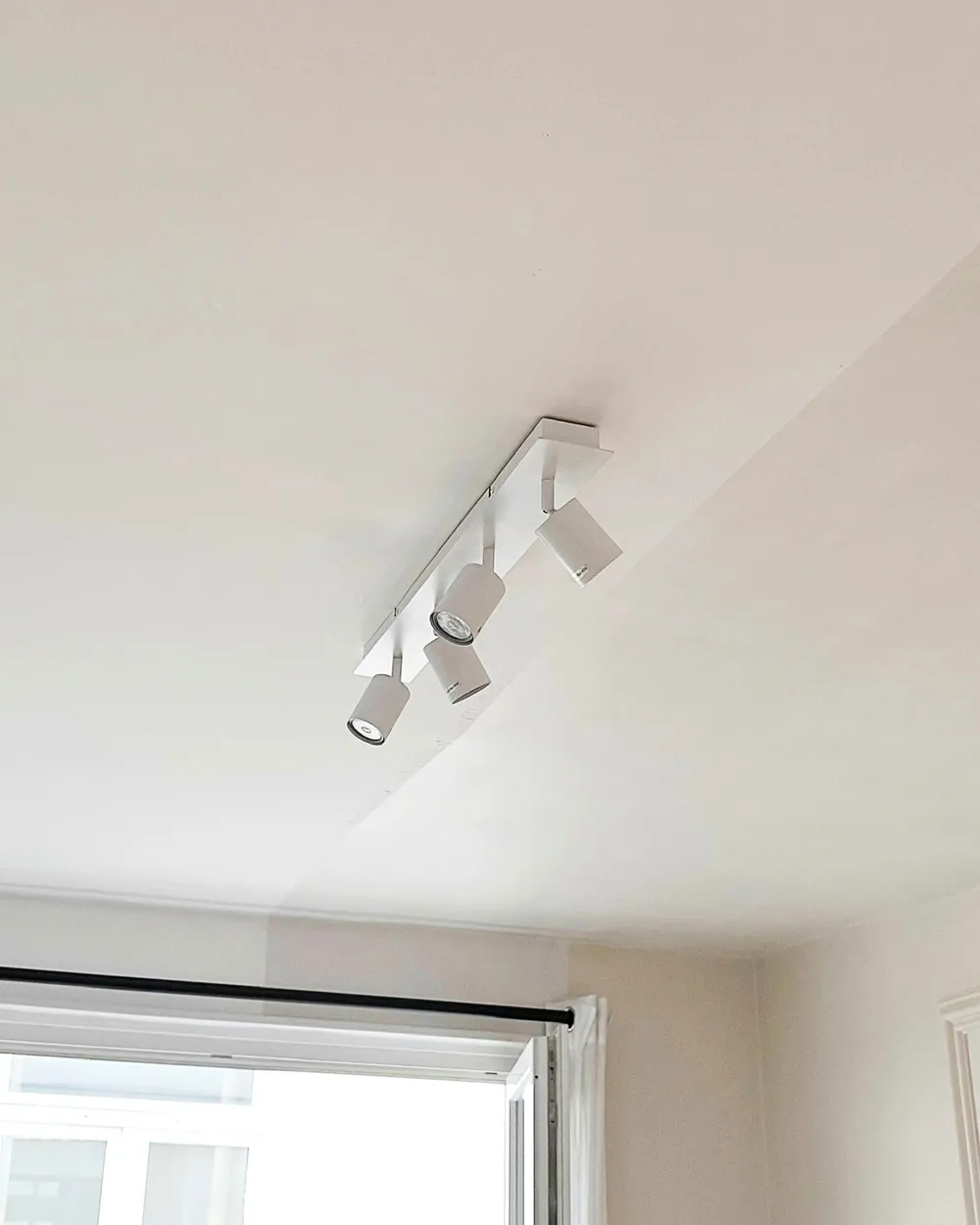4 Light Spotlight TIGRIS Adjustable Metal White_1048138