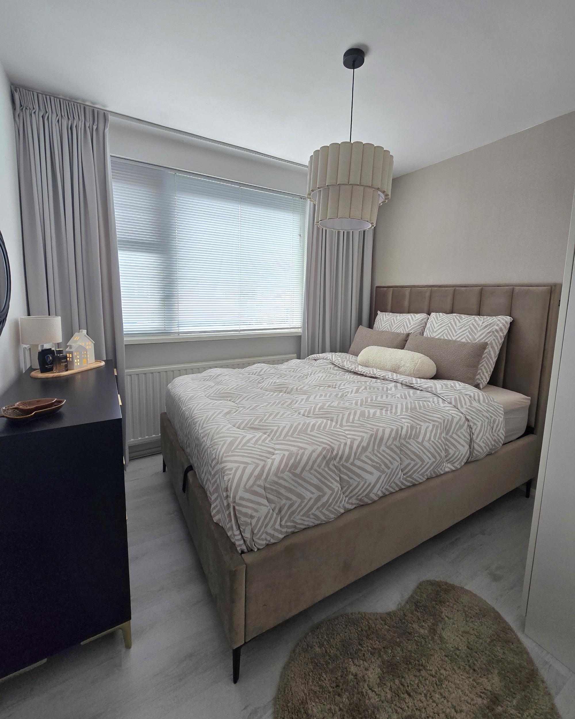 Bett mit Stauraum SEZANNE Samtstoff Taupe 140 x 200 cm_1033811