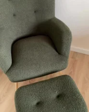 Poltrona Wingback VEJLE con poggiapiedi Bouclé Verde scuro_1001253