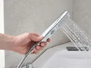 Vasca idromassaggio angolare con LED MONACO 210 x 145 cm con altoparlante Bluetooth integrato Bianco_1068830