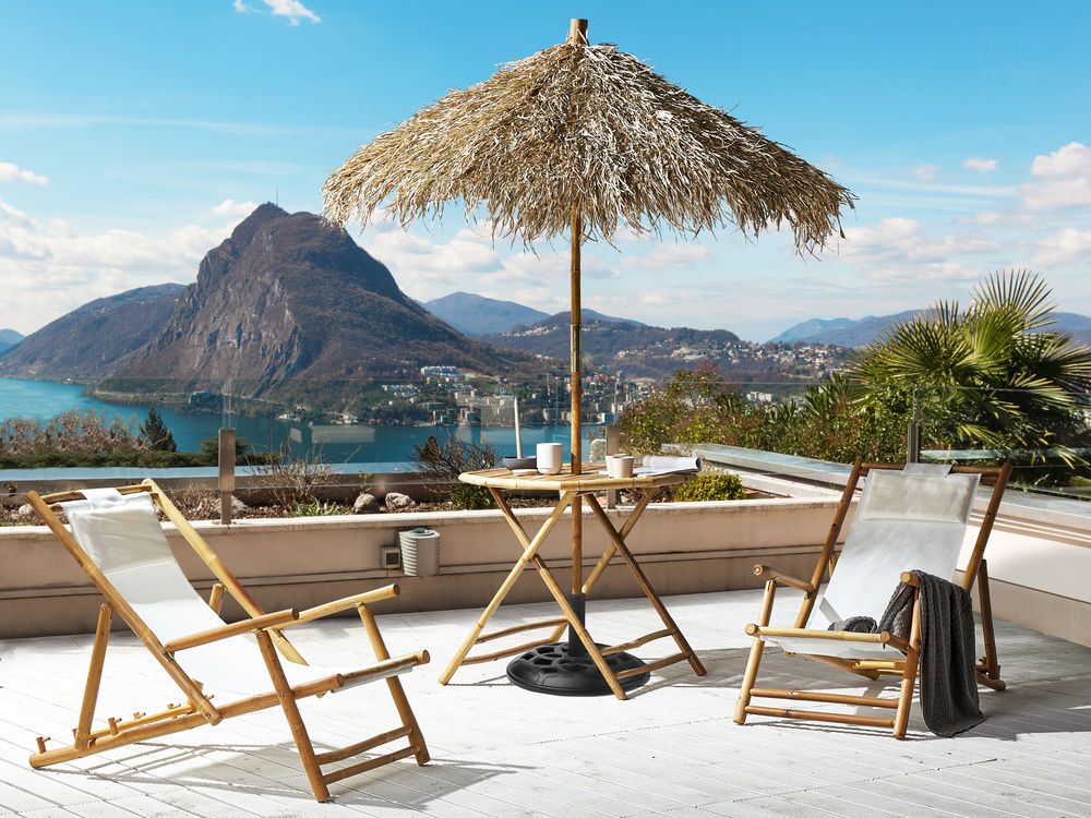 Bamboo Garden Bistro Table with Parasol MOLISE Beliani.ch