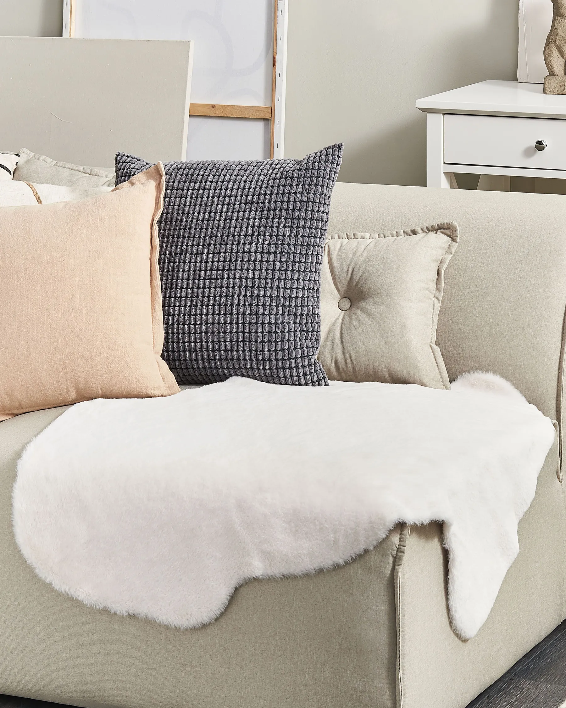 Faux Fur Rug UNDARA Off-White 60 x 90 cm_790237