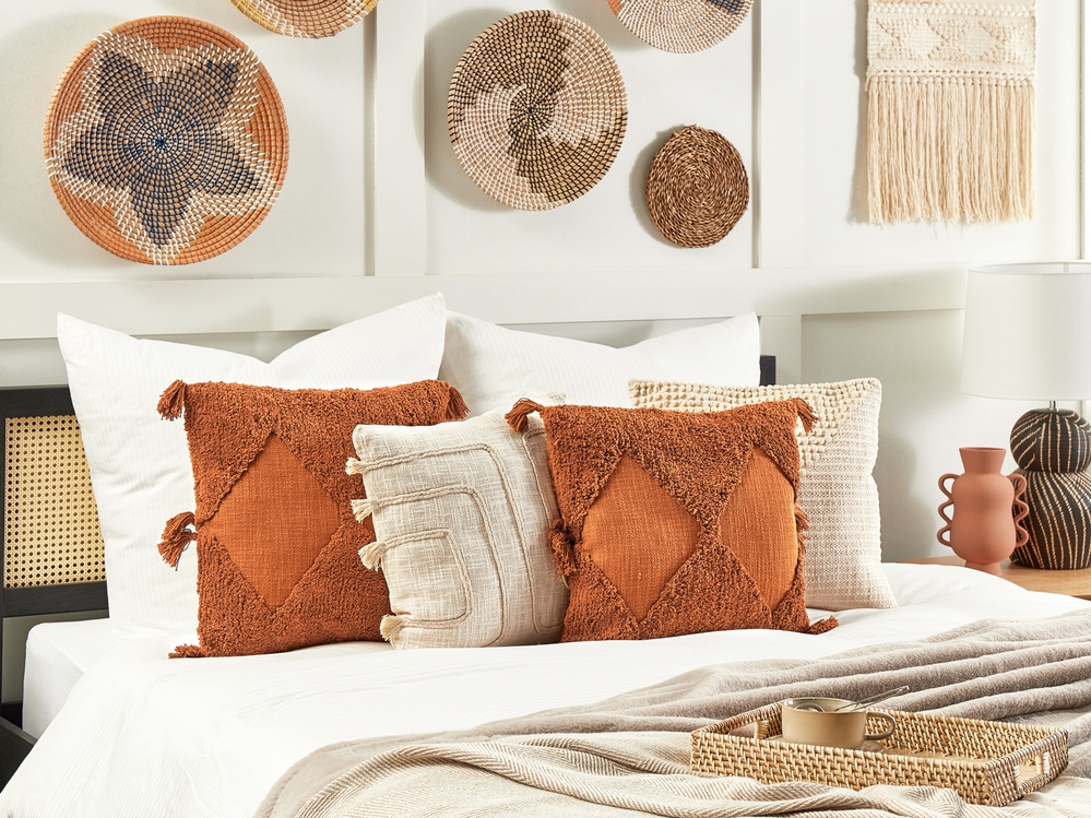 Set of 2 Tufted Cotton Cushions with Tassels 45 x 45 cm Orange AVIUM Beliani