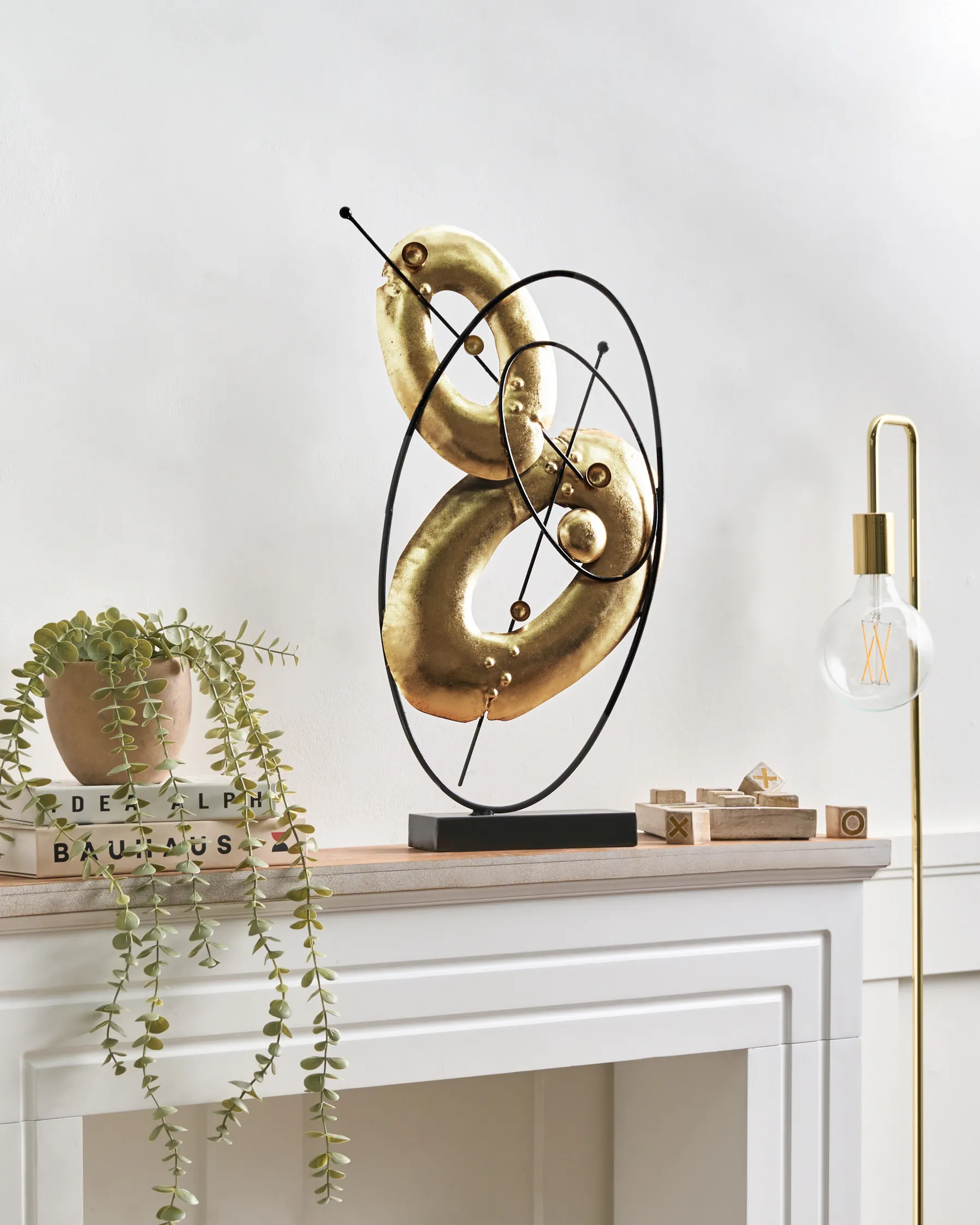 Figurka dekoracyjna metalowa złota LUSK_995521