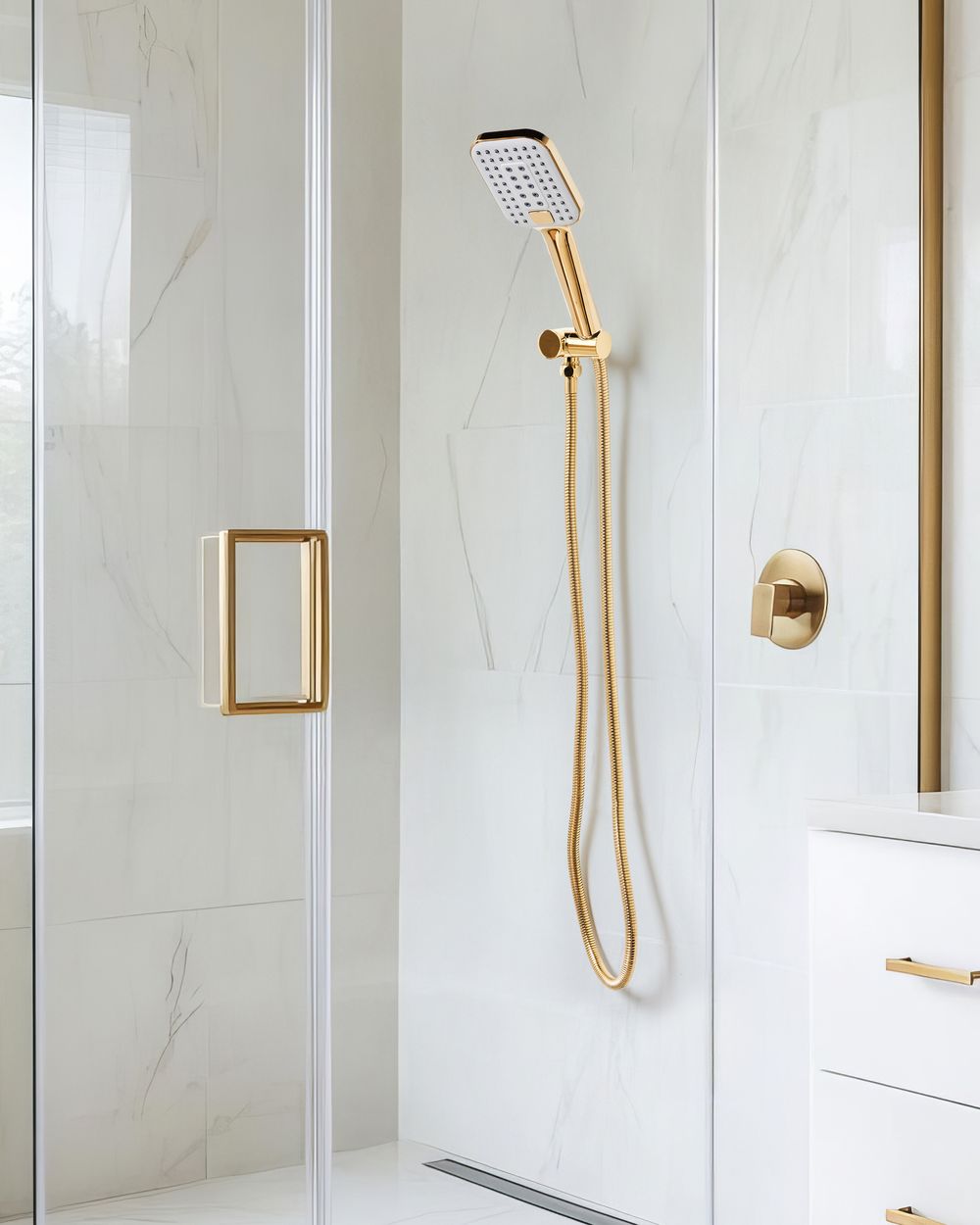 Kit de pommeau de douche avec tuyau flexible TINGO 4 modes Doré