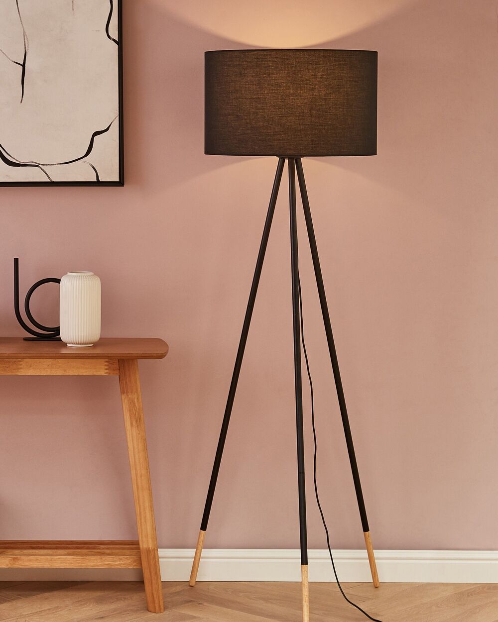 Nero gold tripod floor lamp top