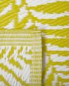 Oboustranný venkovní koberec s motivem palmových listů v žluté barvě 120 x 180 cm KOTA_716141
