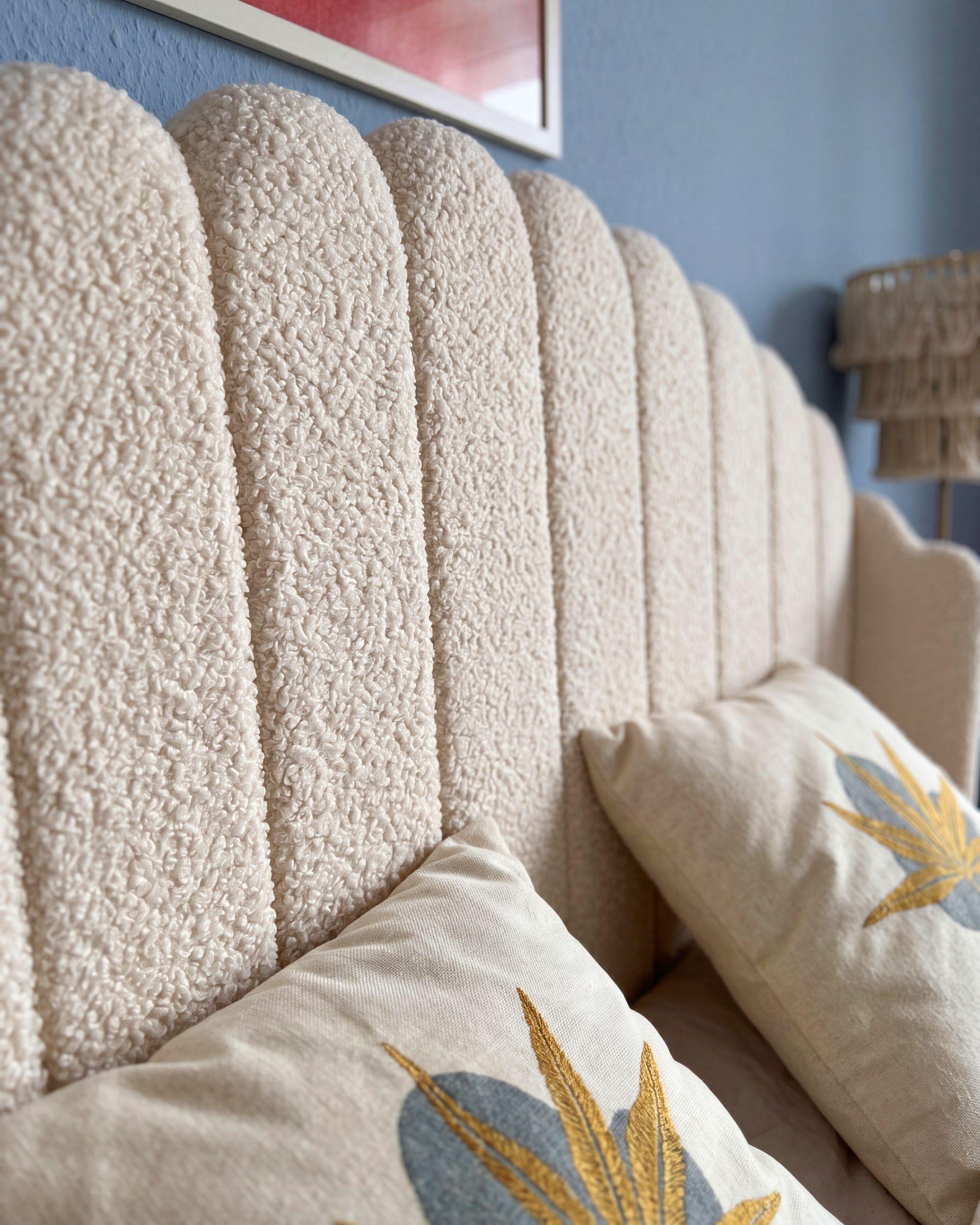 Bett mit Lattenrost Bouclé AMBILLOU 140 x 200 cm Cremeweiß_1085385