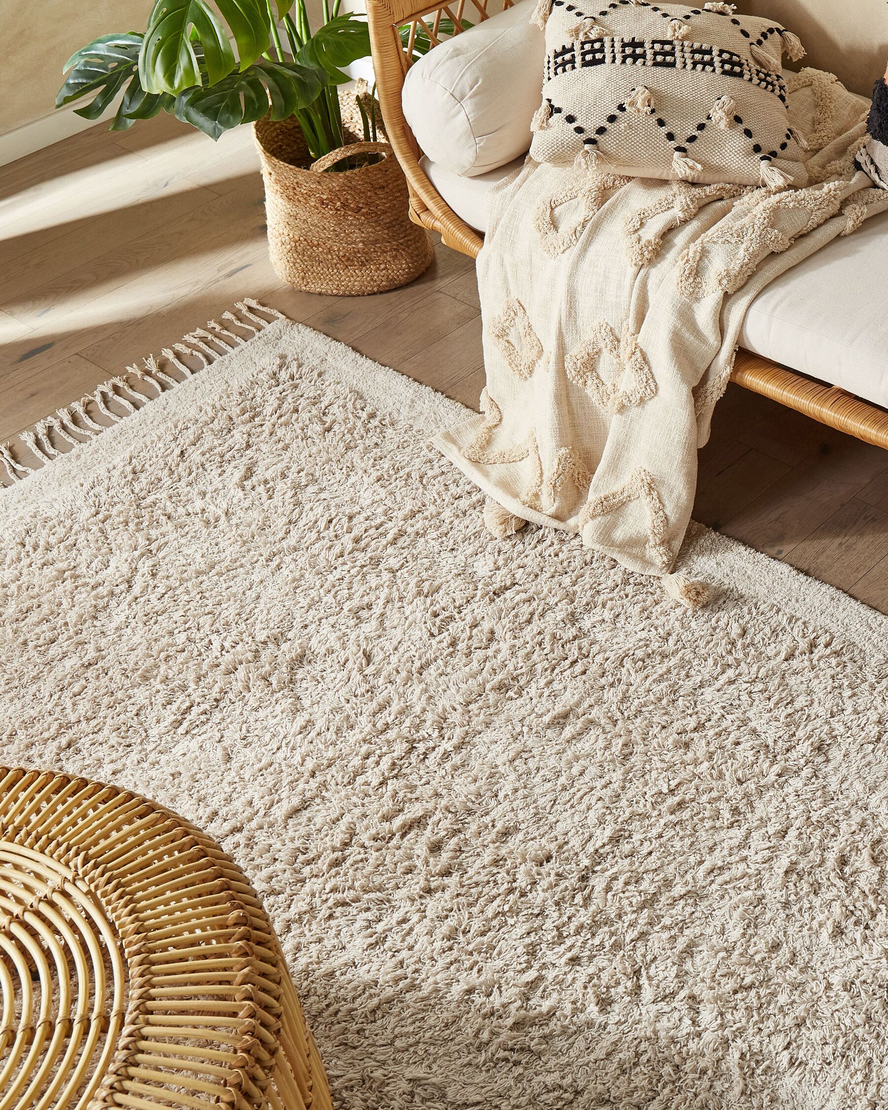 Cotton Shaggy Area Rug 140 x 200 cm Light Beige BITLIS_837649