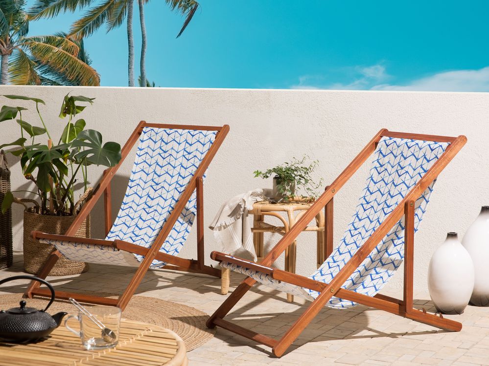 Set of 2 Acacia Folding Deck Chairs and 2 Replacement Fabrics Dark Wood with Off White White and Blue Pattern ANZIO Beliani