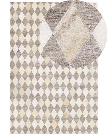 Kožený koberec béžovo-hnědý 140 x 200 cm SESLICE 