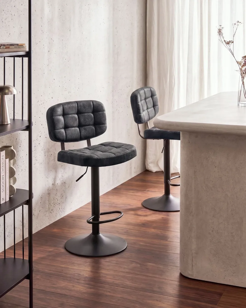 Set di 2 sgabelli da bar TILTON Scamosciato sintetico Nero_1078877