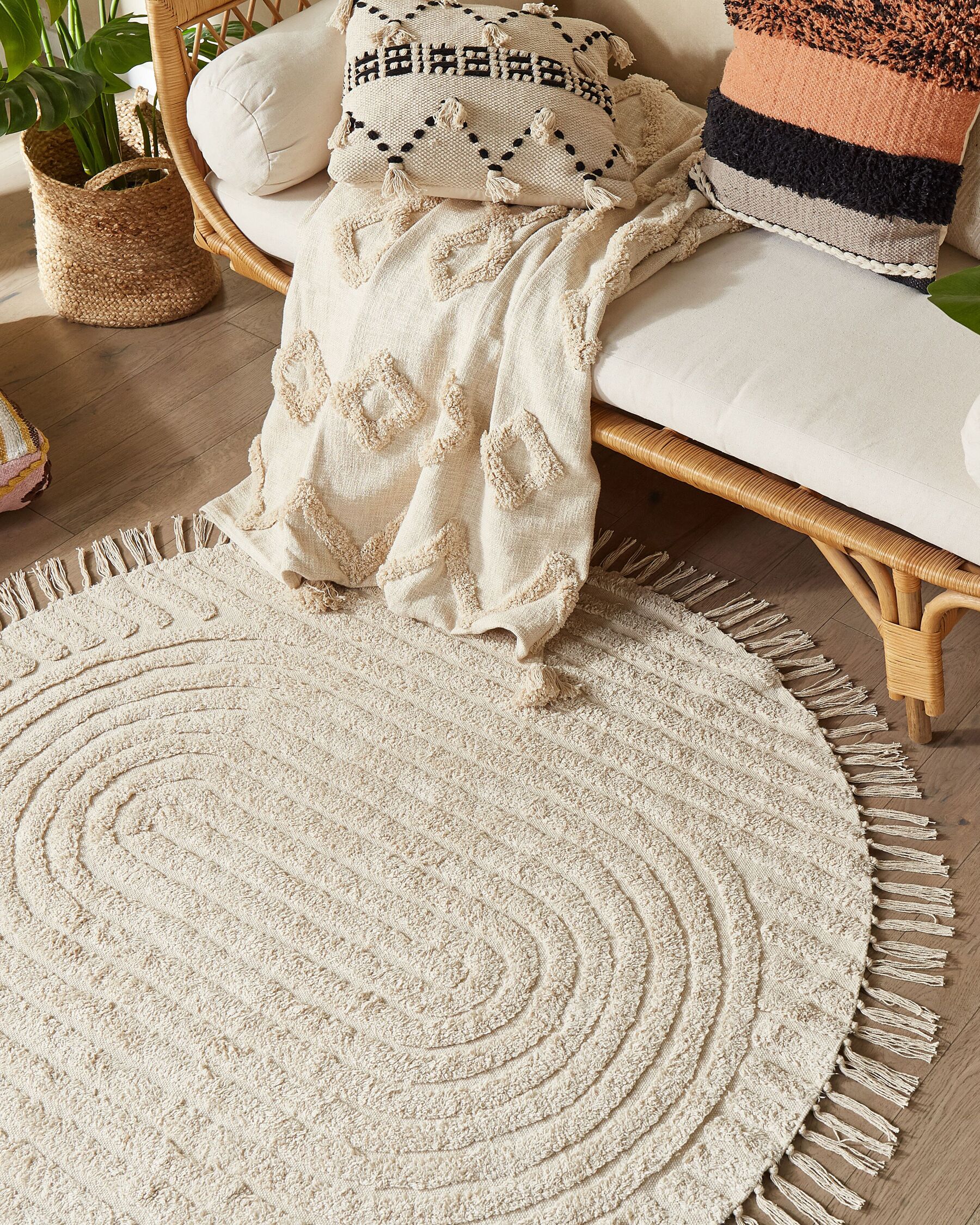 Round Cotton Area Rug ⌀ 140 cm Beige HALFETI | Beliani.co.uk