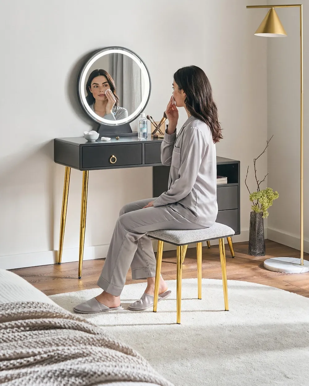 Dressing Table with Mirror and Stool YVES LED Black - Beliani.co.uk Dressing Table with Mirror and Stool YVES LED Black - Beliani.co.uk