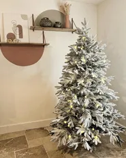 Ośnieżona sztuczna choinka świąteczna BASSIE 180 cm Biały_901518