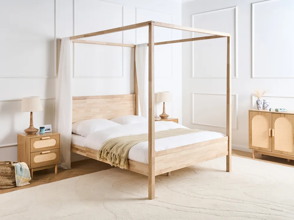 Himmelbett Holz HAUTERIVES 160 x 200 cm Hellbraun - Beliani.fr