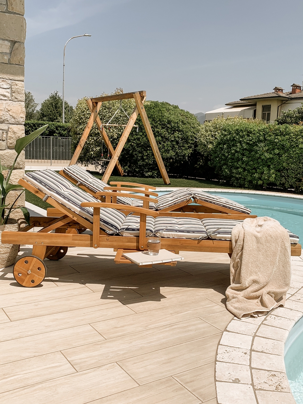 Acacia Wood Reclining Sun Lounger with Blue and Beige Cushion JAVA Beliani