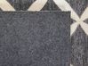 Kožený koberec 140 x 200 cm šedobéžový GENC_780638