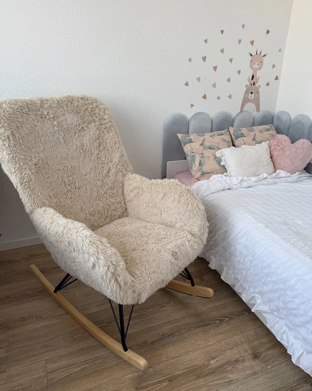 Poltrona a dondolo AKRA Finta pelliccia Beige chiaro_1056964