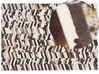 Tappeto pelle bovina marrone / bianco patchwork 160 x 230 cm AKYELE_780765