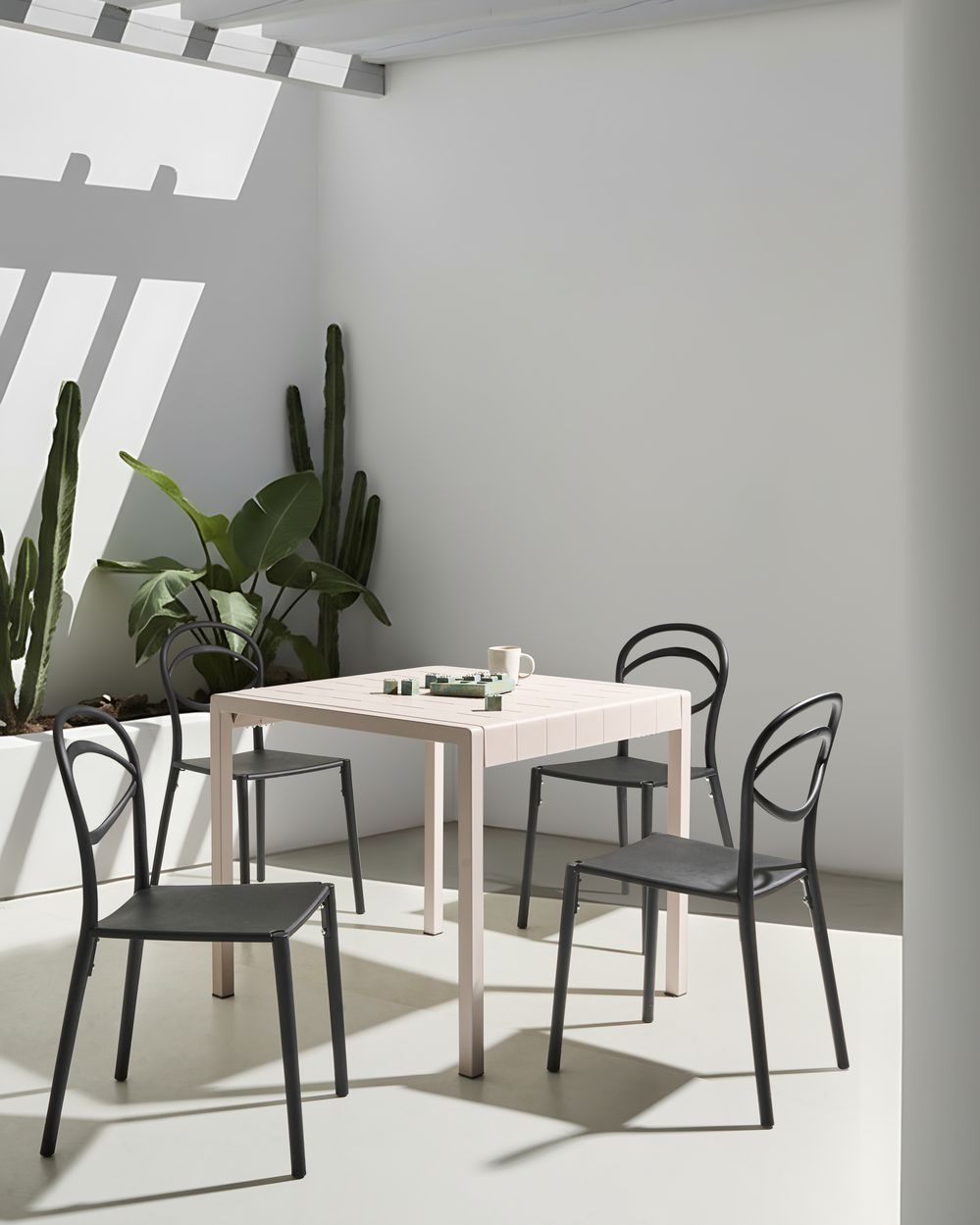 Set of 4 Garden Chairs COVOLO Black