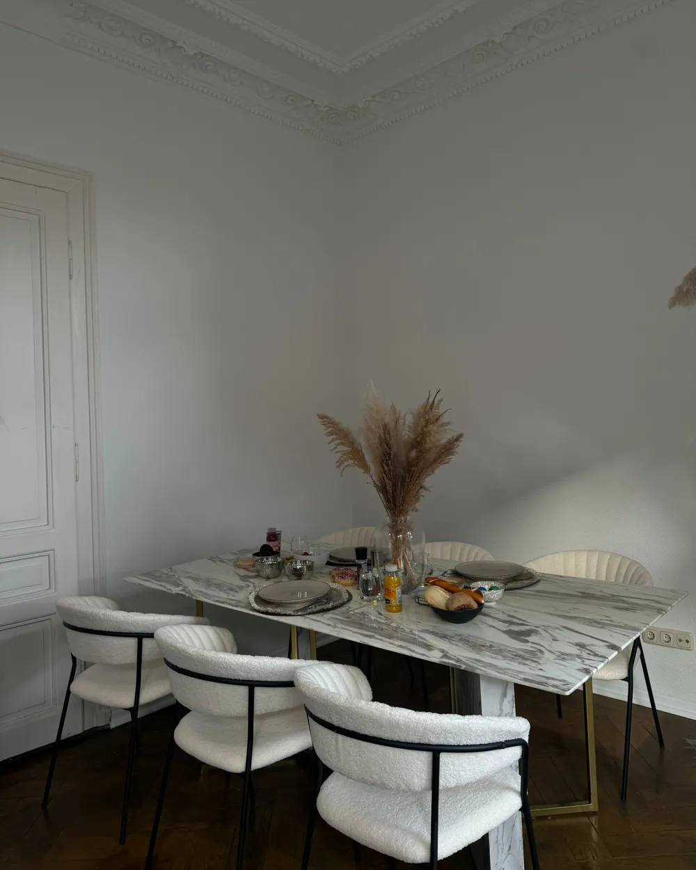 Set di 2 sedie per sala da pranzo - 48 x 56 x 74 cm - Tessuto Bouclè - Senza braccioli - Gambe in metallo - Bianco | Leroy Merlin