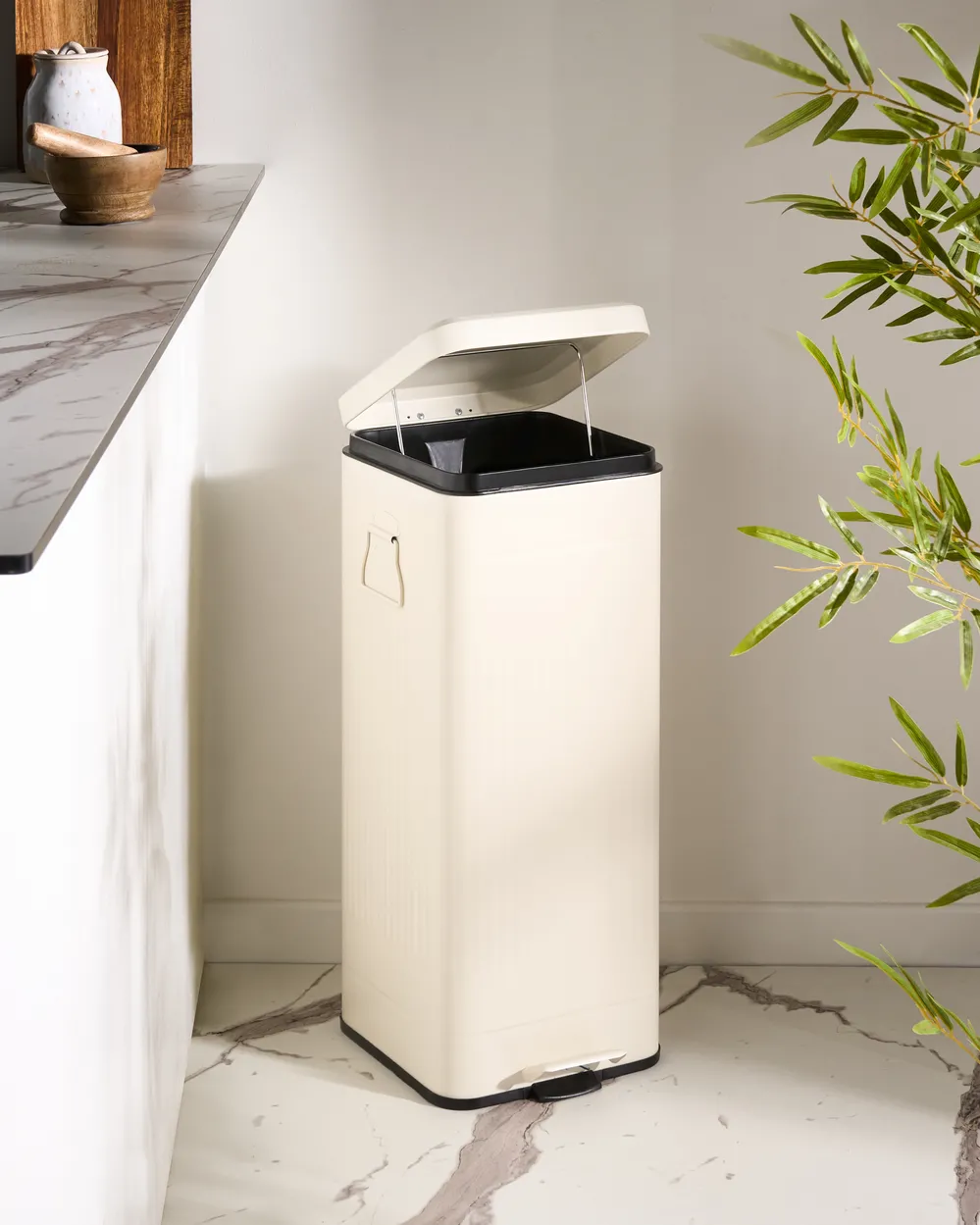 Kosz na śmieci z pedałem 30 L ECOCOMFORT Metal Beżowy_1070026