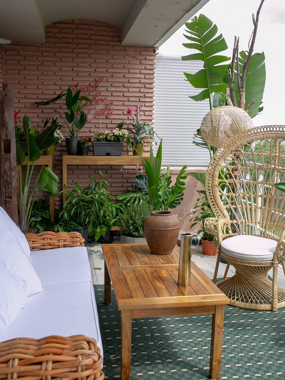 Peacock Chair EMMANUELLE Rattan Natural Beliani