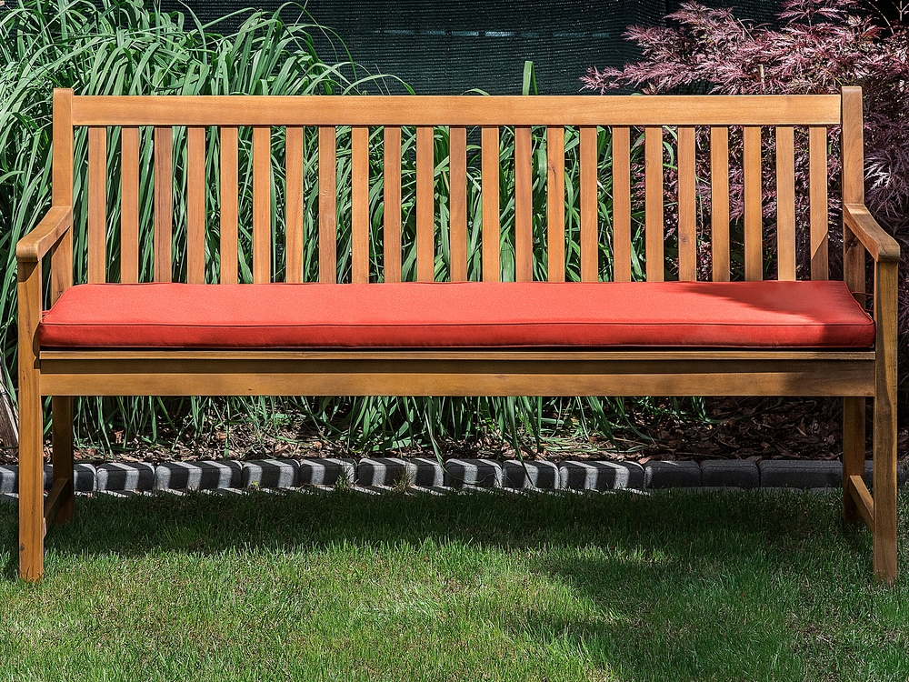 Acacia Wood Garden Bench 160 cm with Red Cushion VIVARA Beliani.cz