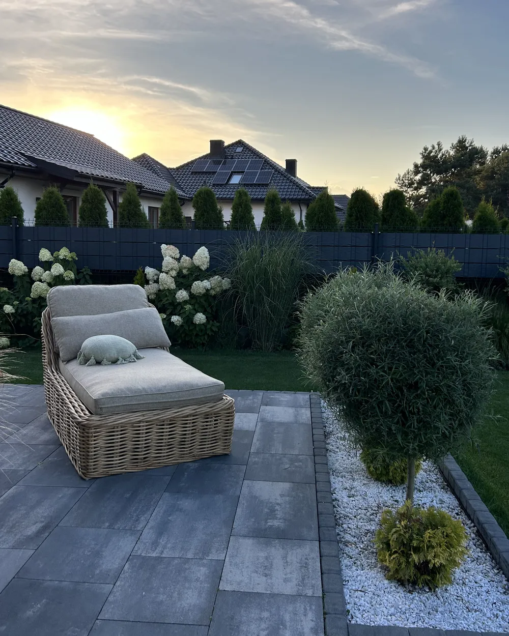 Leżak ogrodowy z poduszką BELSITO Rattan Naturalny_937857