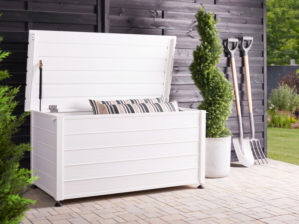 Opplev Skjønnheten av Hvite Hagemøbler i Tre () Opplev Skjønnheten av Hvite Hagemøbler i Tre