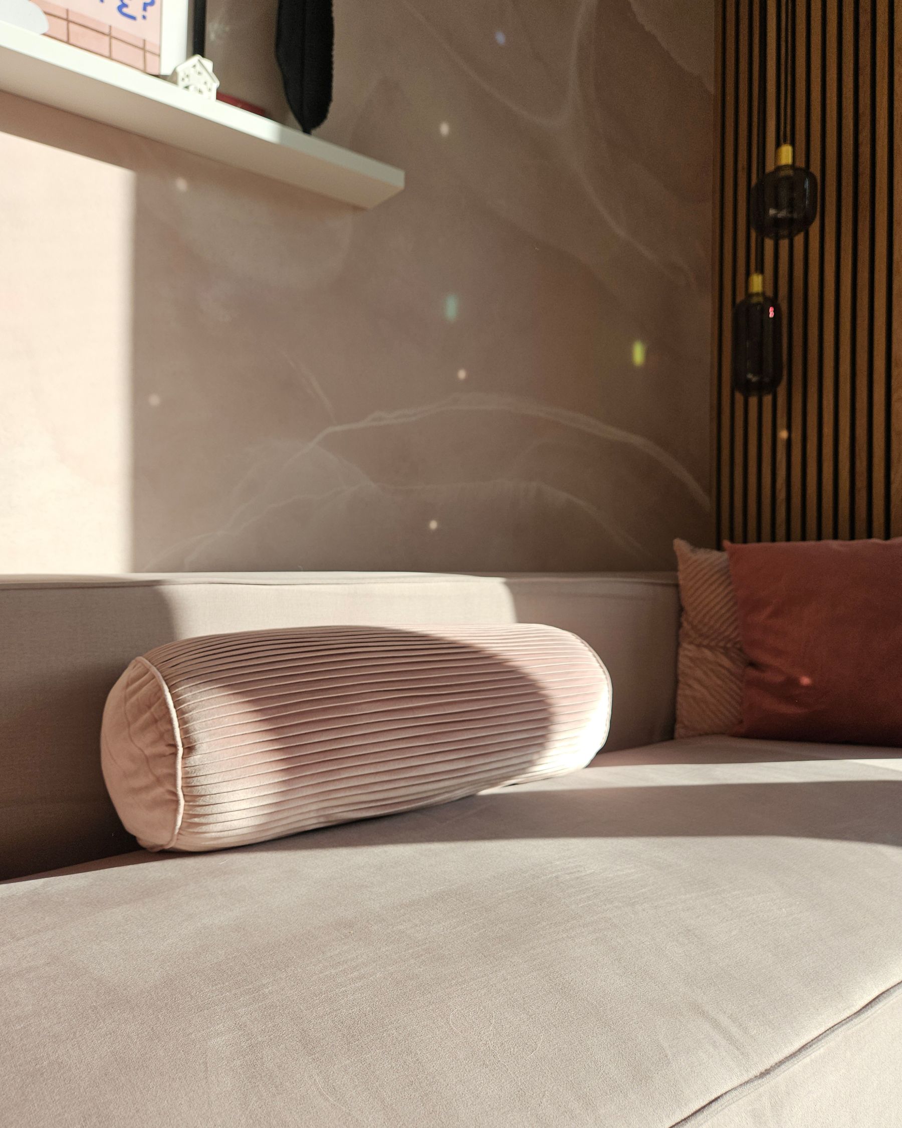 Poduszka dekoracyjna welurowa 22 x 60 cm różowa JONQUIL_961630