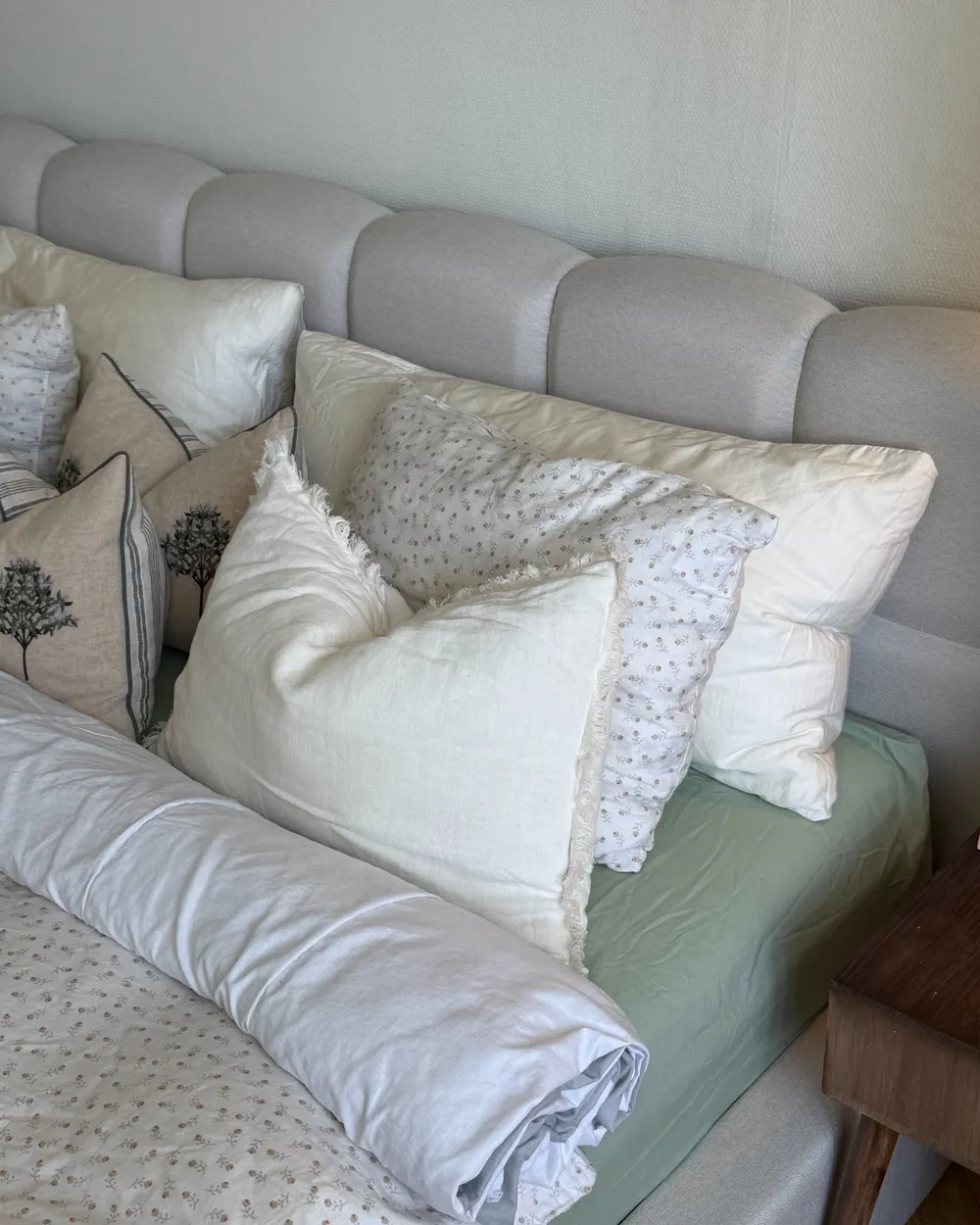 Ottoman Bed BASTON Fabric Off-White 180 x 200 cm (EU Super King)_1012706