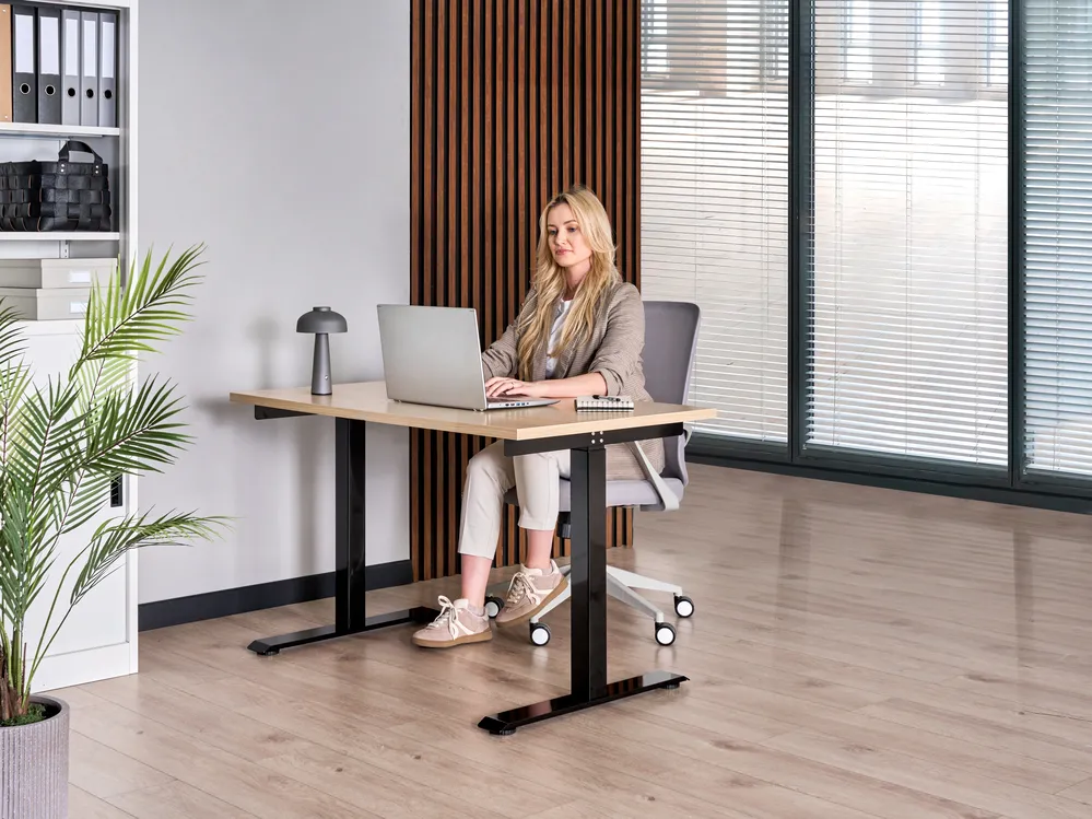 Scrivania Ufficio Con Cassetti MITTZON Scrivania Regolabile In