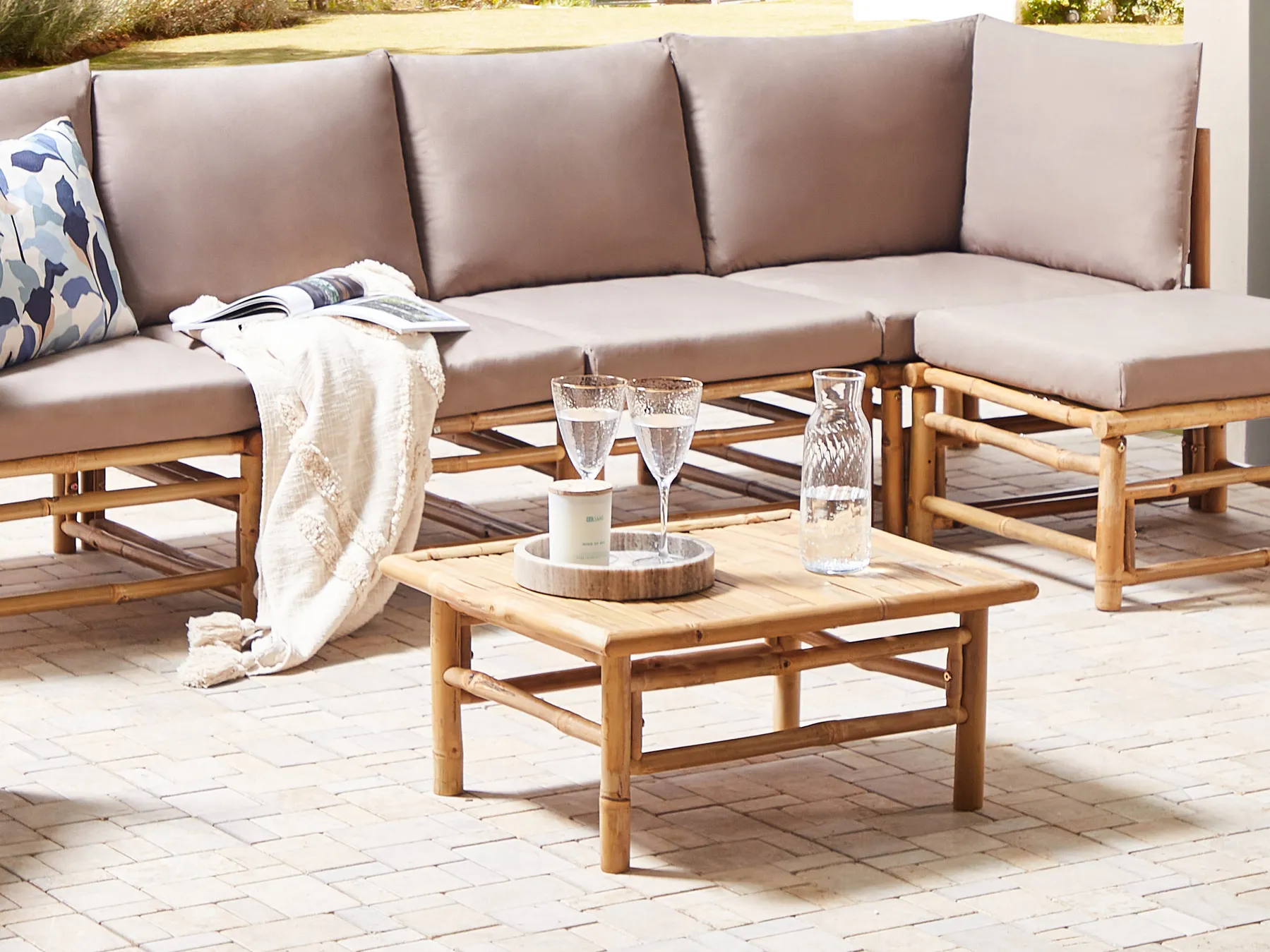 Garden Coffee Table CERRETO 55 cm 64 cm Bamboo Brown_908793