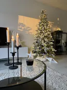 Ośnieżona sztuczna choinka świąteczna LED TATLOW 210 cm Zielony_836219