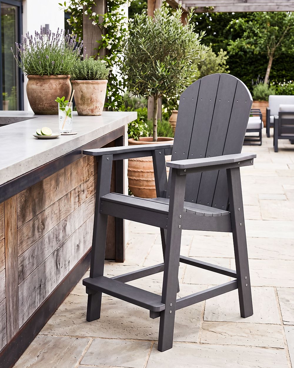 COSTWAY Chaise de Jardin Adirondack en HDPE, Chaise d'Extérieur avec Accoudoirs et Repose-Pieds, Fuateuil de Jardin à Dossier Haut, Chaise de Bar à Lattes, pour Pisine, Patio, Charge 160 KG (Noir COSTWAY Chaise de Jardin Adirondack en HDPE, Chaise d'Extérieur avec Accoudoirs et Repose-Pieds, Fuateuil de Jardin à Dossier Haut, Chaise de Bar à Lattes, pour Pisine, Patio, Charge 160 KG (Noir